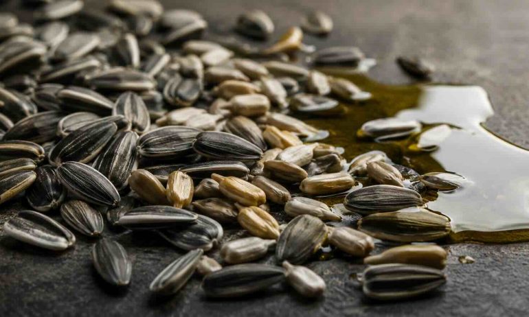 Sunflower Oil Processing: Integrating Neutralizing and Winterizing in a Single Process